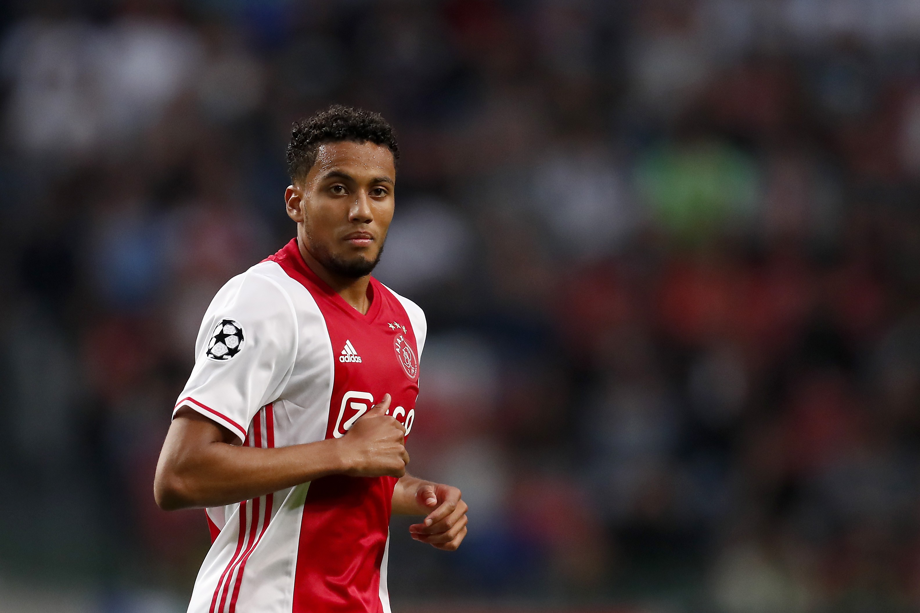 关于阿贾克斯铁血抗争，欧冠之旅终结的信息