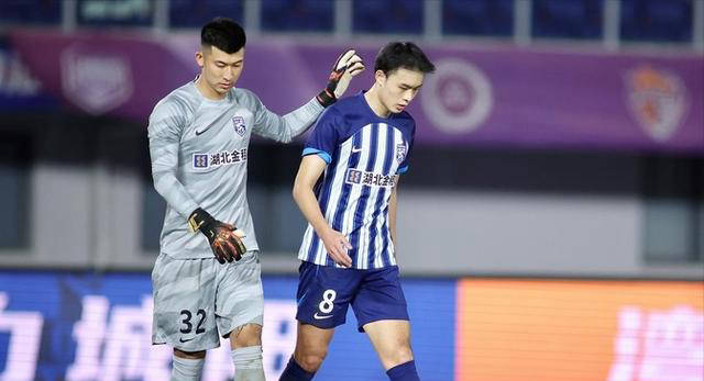 关于上海申鑫实力强大，迎战青岛黄海的信息