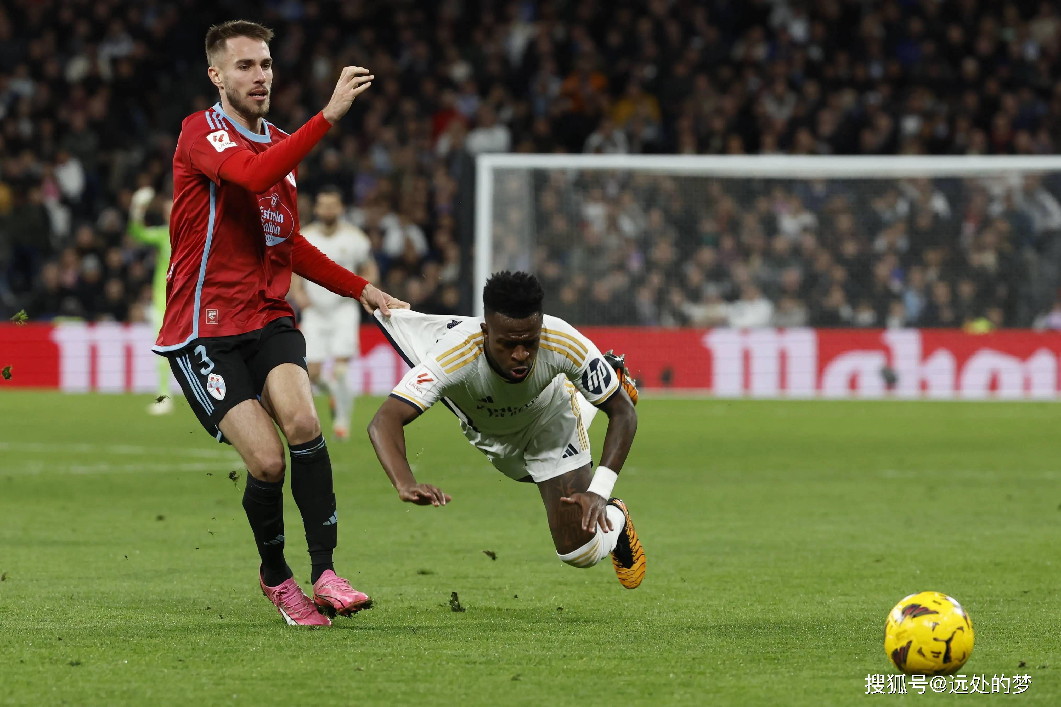 包含荷兰队大获全胜，德国队在欧洲锦标赛上失利的词条