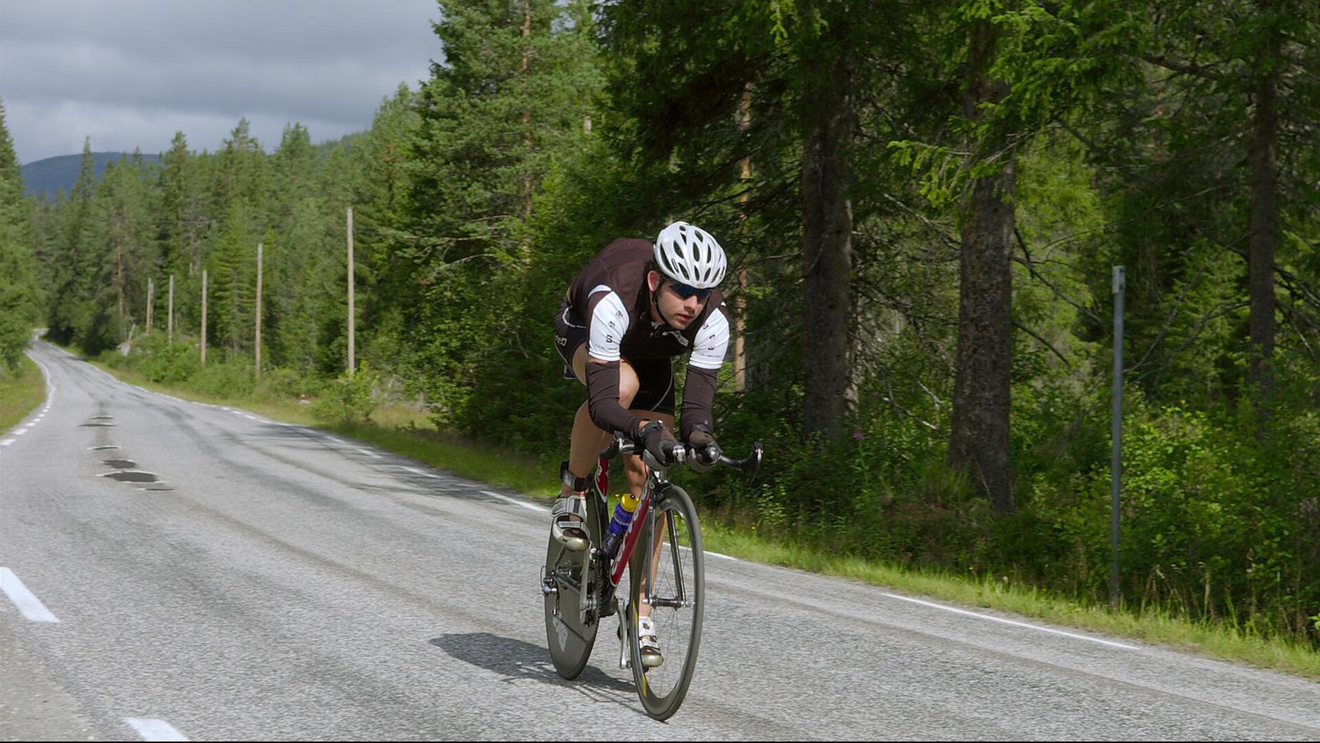 巴黎圣日耳曼观众热烈欢呼！，穆古鲁扎迎来十二赛季出色发挥比赛高潮迭起